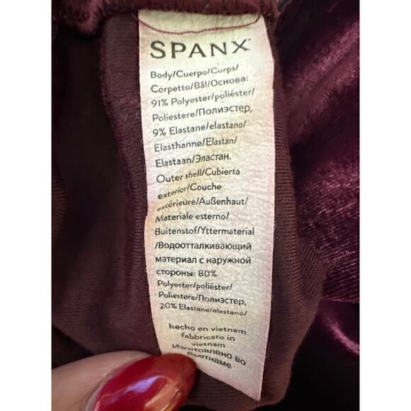 Spanx Velvet Leggings in Rich Burgandy Size Small - Picture 6 of 6